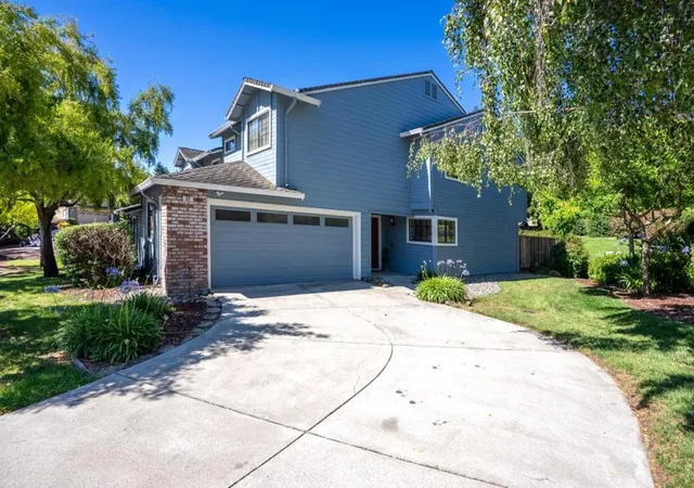 Townhouse for sale at 37 Winding Way, Watsonville, CA 95076 | MLS# ML82062716