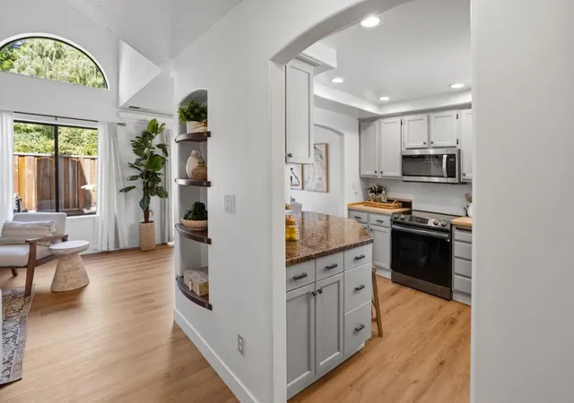 Photo 2 of Townhouse for sale at 37 Winding Way, Watsonville, CA 95076 | MLS# ML82062716 | Listing updated on 2026-10-05