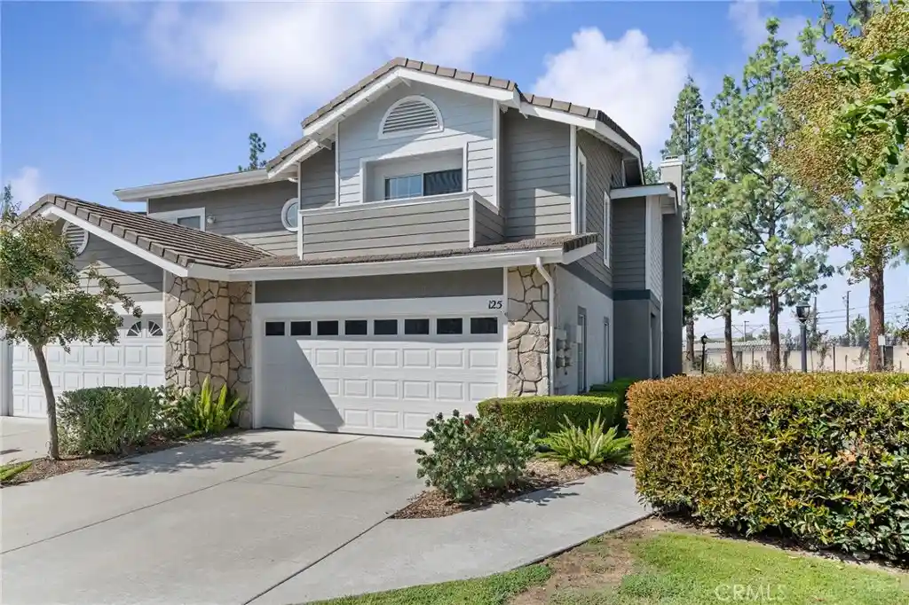 Photo 1 of Condo for sale at 125 Autumn Oaks, Glendora, CA 91741 | MLS# CV26210169 | Listing updated on 2026-10-17