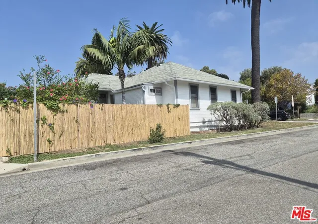 Photo 3 of Multi family home for sale at 3132 6th Street, Santa Monica, CA 90405 | MLS# 26992201 | Listing updated on 2026-09-30