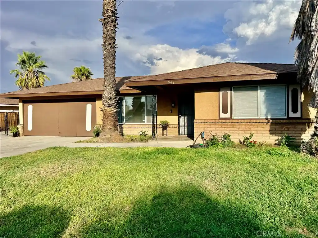 Photo 1 of Sale Pending at 542 N Girard, Hemet, CA 92544 | MLS# IV26210234 | Listing updated on 2026-10-30