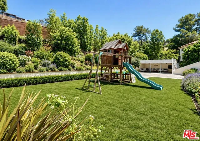 Photo 3 of Single family home for sale at 1627 Arbor Dr, Glendale, CA 91202 | MLS# 26993407 | Listing updated on 2026-10-03