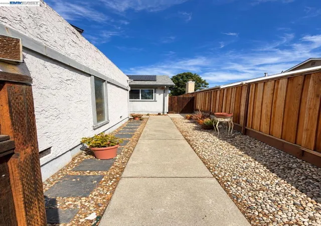 Photo 2 of Single family home for sale at 1066 N Capitol Ave, San Jose, CA 95133 | MLS# 41149530 | Listing updated on 2026-10-02