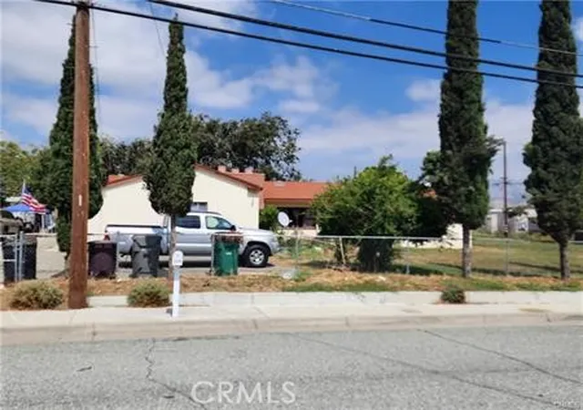 Photo 2 of Single family home for sale at 725 E Williams, Banning, CA 92220 | MLS# CV26205760 | Listing updated on 2026-10-02