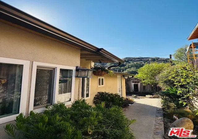Photo 1 of Single family home for sale at 6020 Peppertree Ln, Simi Valley, CA 93063 | MLS# 26993361 | Listing updated on 2026-10-08