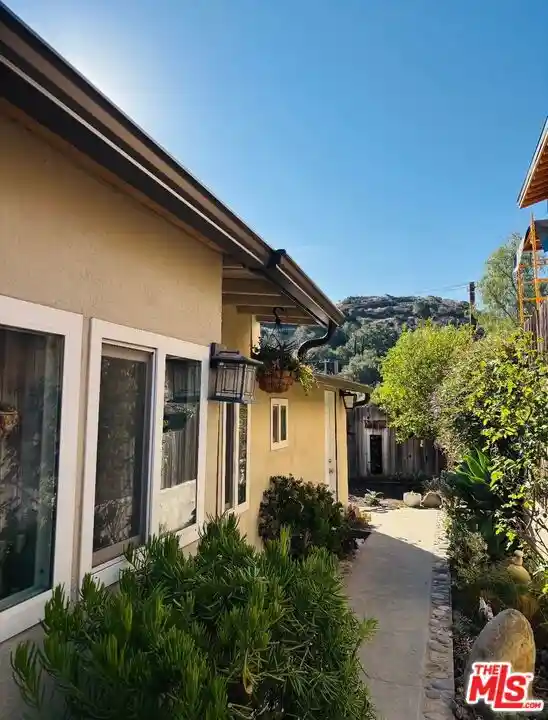 Photo 1 of Sale Pending at 6020 Peppertree Ln, Simi Valley, CA 93063 | MLS# 26993361 | Listing updated on 2026-10-22