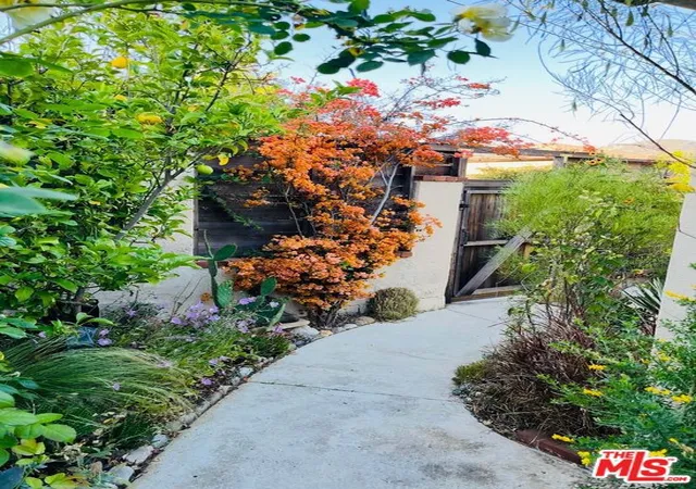 Photo 2 of Single family home for sale at 6020 Peppertree Ln, Simi Valley, CA 93063 | MLS# 26993361 | Listing updated on 2026-10-08