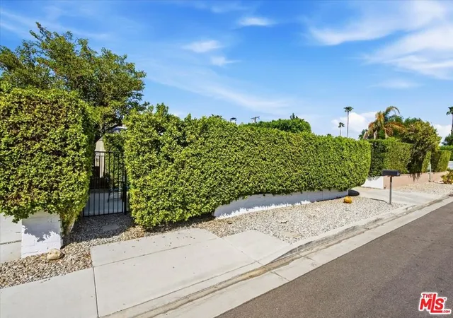 Photo 3 of Single family home for sale at 1328 E Camino Primrose, Palm Springs, CA 92264 | MLS# 26993457 | Listing updated on 2026-10-03