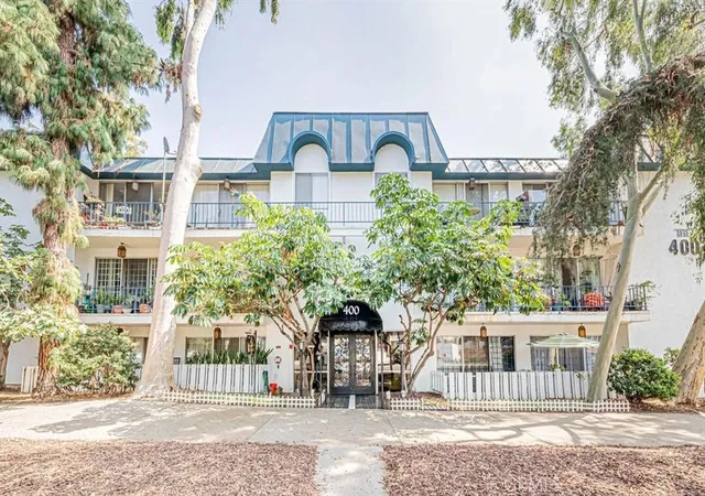 Listing Photo 1 - Condo for sale in building located at 400 S La Fayette Park Pl, Los Angeles, CA 90057