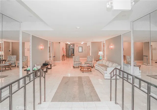 Listing Photo 4 - Condo for sale in building located at 400 S La Fayette Park Pl, Los Angeles, CA 90057