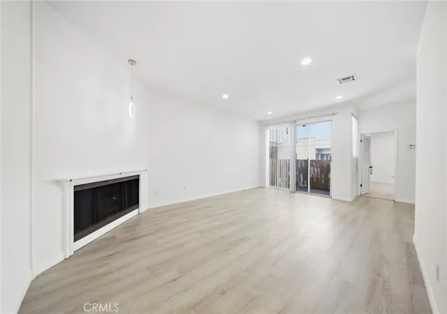 Listing Photo 5 - Condo for sale in building located at 400 S La Fayette Park Pl, Los Angeles, CA 90057