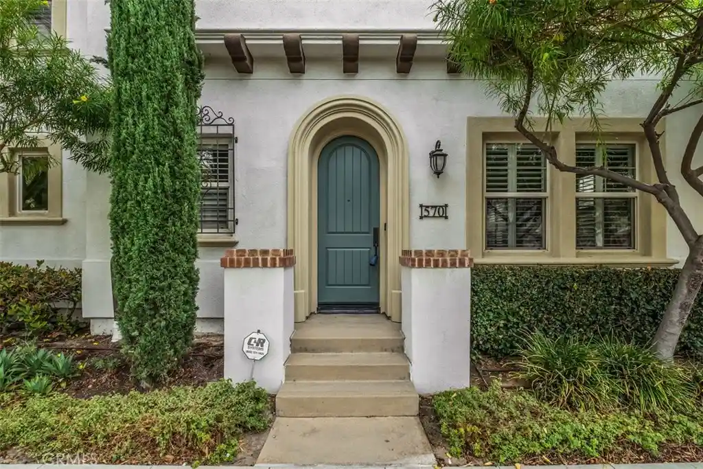 Townhouse for sale at 570 S Kroeger St, Anaheim, CA 92805 | MLS# PW26209827