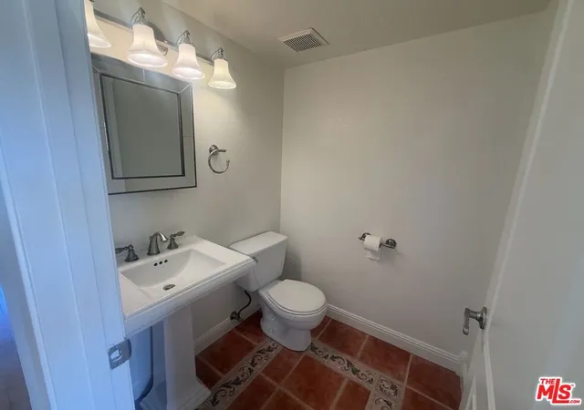 Listing Photo 5 - Condo for sale in building located at 1391 Spring Vly, Livermore, CA 94551
