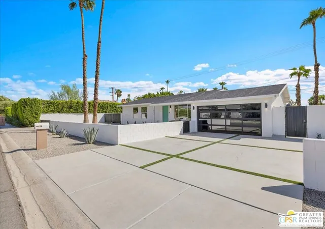 Photo 3 of Single family home for sale at 2002 N Whitewater Clb Dr, Palm Springs, CA 92262 | MLS# 26990949PS | Listing updated on 2026-10-06