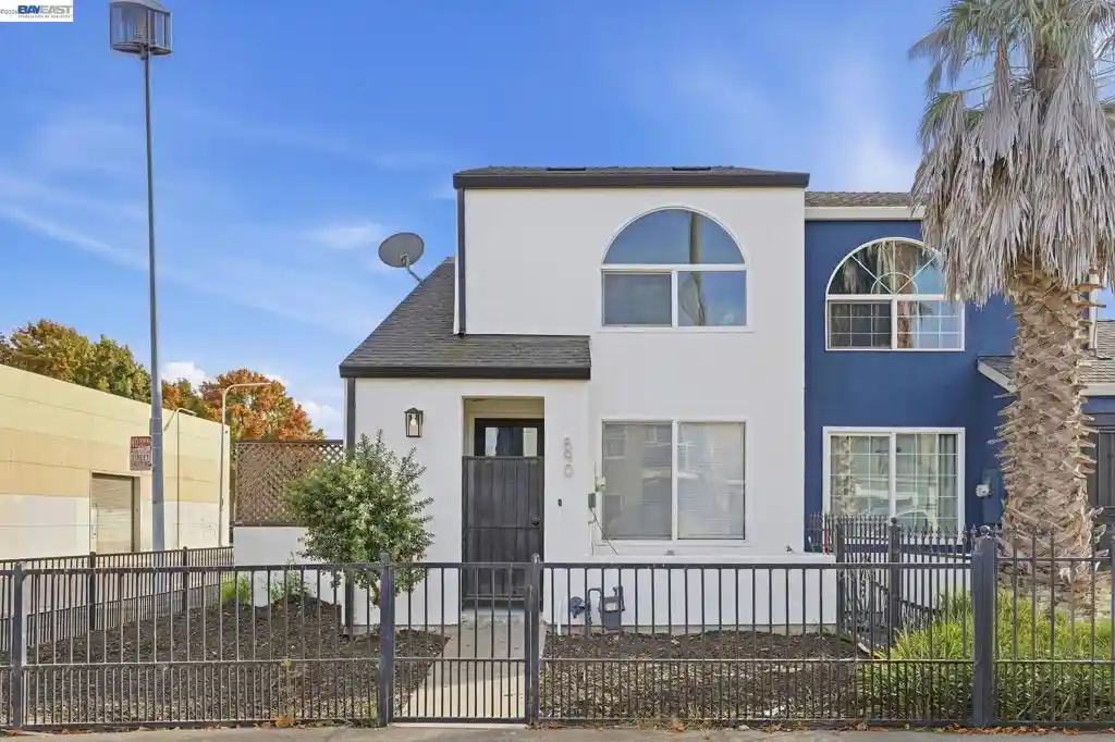 Listing Photo 1 - Condo for sale in 890 Bissell Ct located at 890 Bissell Ct, Richmond, CA 94801 - Unit 890 Bissell Ct
