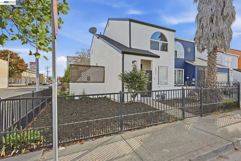 Listing Photo 2 - Condo for sale in 890 Bissell Ct located at 890 Bissell Ct, Richmond, CA 94801 - Unit 890 Bissell Ct