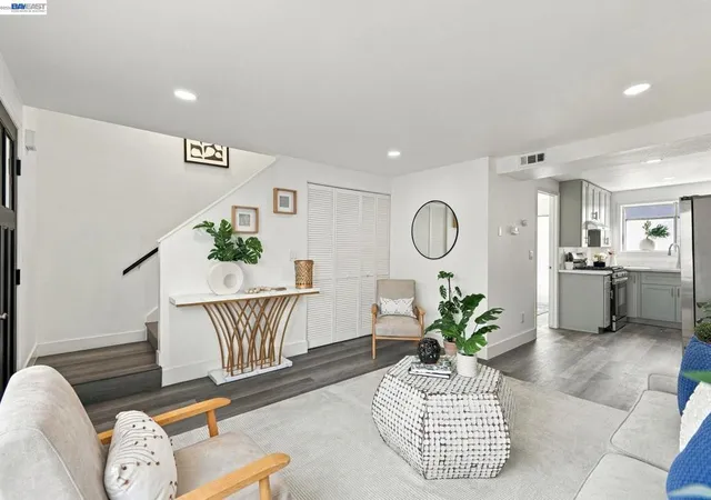 Listing Photo 4 - Condo for sale in building located at 890 Bissell Ct, Richmond, CA 94801