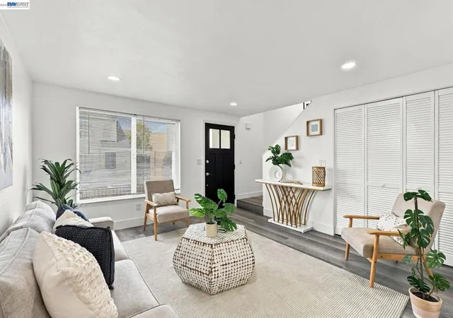 Listing Photo 5 - Condo for sale in building located at 890 Bissell Ct, Richmond, CA 94801