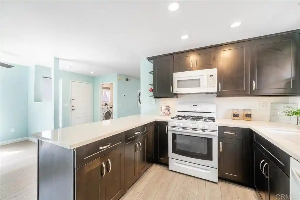Listing Photo 1 - Condo for sale in 1320 Palomar Pl located at 1320 Palomar Pl, Vista, CA 92084 - Unit 1320 Palomar Pl