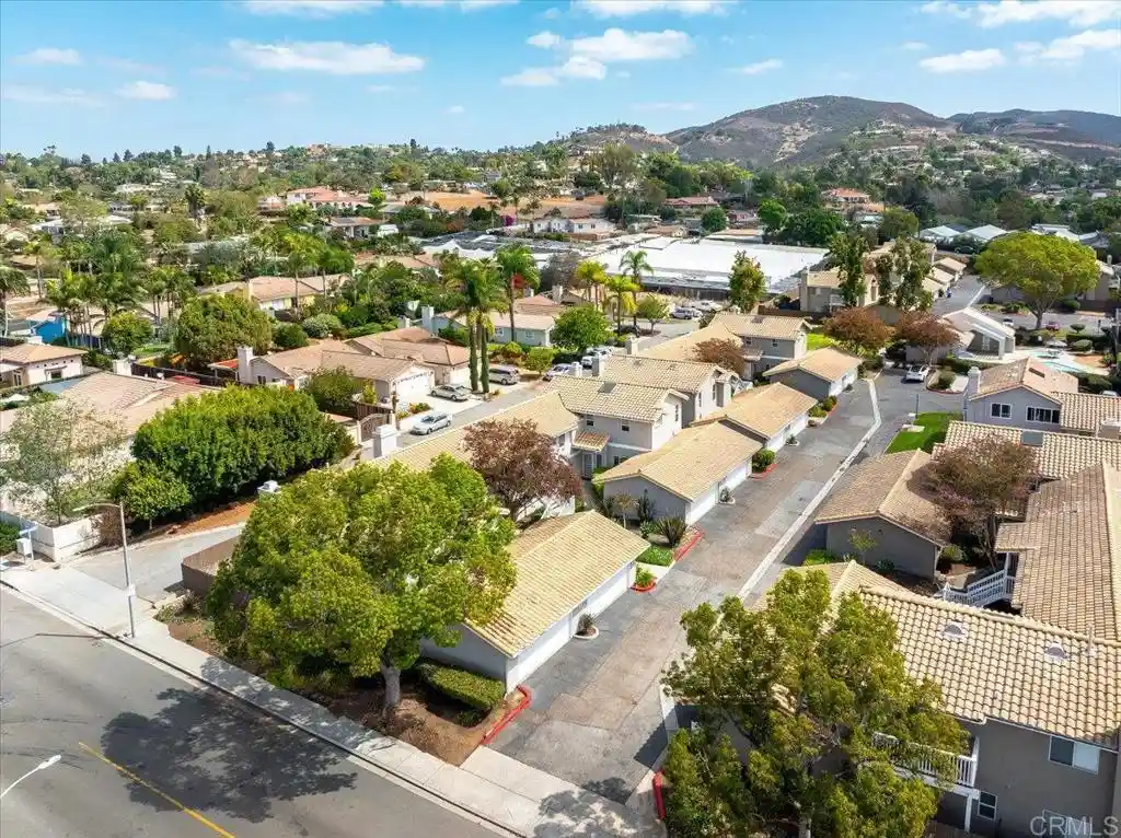 Listing Photo 37 - Condo for sale in 1320 Palomar Pl located at 1320 Palomar Pl, Vista, CA 92084 - Unit 1320 Palomar Pl