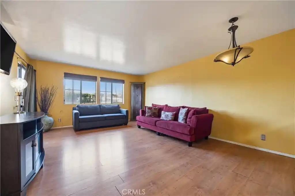 Listing Photo 2 - Condo for sale in 2507 E 15Th St located at 2507 E 15Th St, Long Beach, CA 90804 - Unit #109