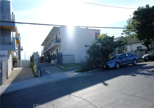 Listing Photo 2 - Condo for sale in building located at 1110 S Kenmore, Los Angeles, CA 90006