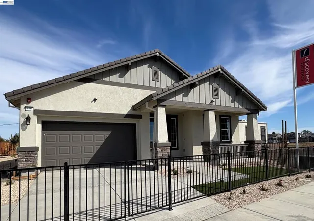 Photo 1 of Sale Pending at 325 Maverick Dr, Vacaville, CA 95687 | MLS# 41149578 | Listing updated on 2026-10-11