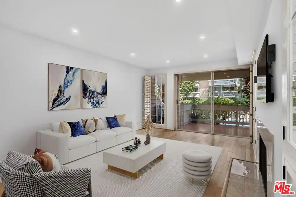 Listing Photo 1 - Condo for sale in 4338 Redwood Ave located at 4338 Redwood Ave, Marina Del Rey, CA 90292 - Unit #B114