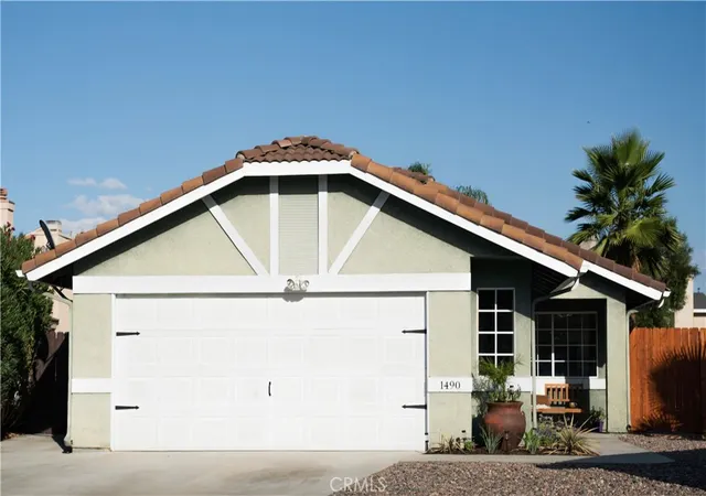 Photo 1 of Single family home for sale at 1490 Fallbrook Ave, Hemet, CA 92545 | MLS# IG26207535 | Listing updated on 2026-10-05