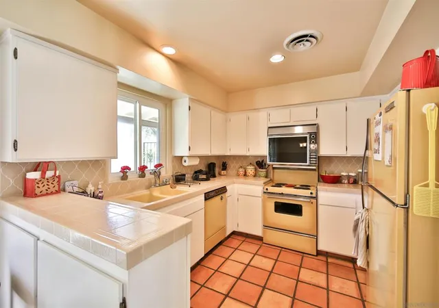 Listing Photo 4 - Condo for sale in building located at 1682 Montezuma Ct, Borrego Springs, CA 92004 - Unit #13
