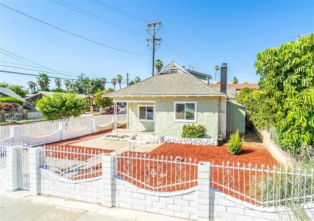 Photo 1 of Single family home for sale at 2891 10th, Riverside, CA 92507 | MLS# OC26207776 | Listing updated on 2026-10-08