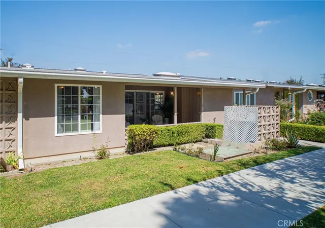 Listing Photo 1 - Condo for sale in building located at 1260 Oakmont Rd M6 53a, Seal Beach, CA 90740