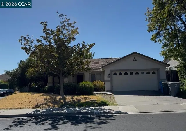 Photo 1 of Single family home for sale at 526 Woodcrest Dr, Vacaville, CA 95688 | MLS# 41149592 | Listing updated on 2026-10-10