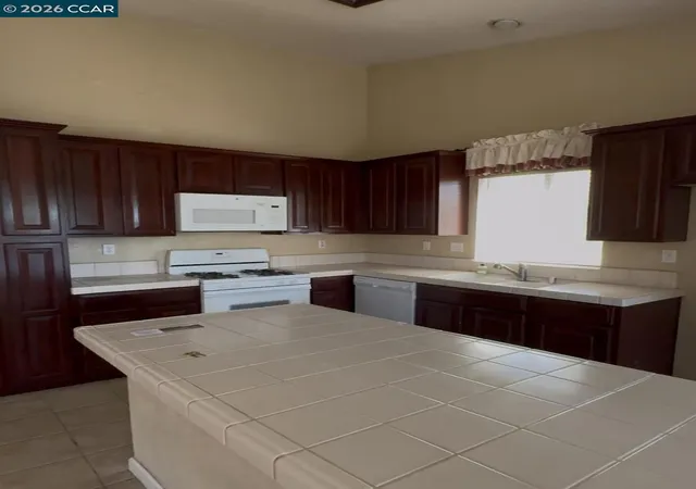 Photo 2 of Single family home for sale at 526 Woodcrest Dr, Vacaville, CA 95688 | MLS# 41149592 | Listing updated on 2026-10-10