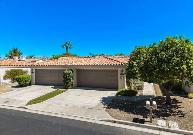 Photo 3 of Condo for sale at 54964 Riviera, La Quinta, CA 92253 | MLS# 219153324DA | Listing updated on 2026-09-30