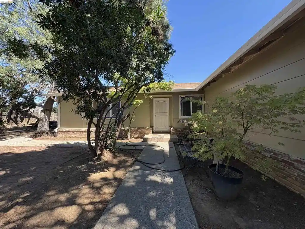 Single family home for sale at 115 Cook Cir, Vallejo, CA 94589 | MLS# 41149596