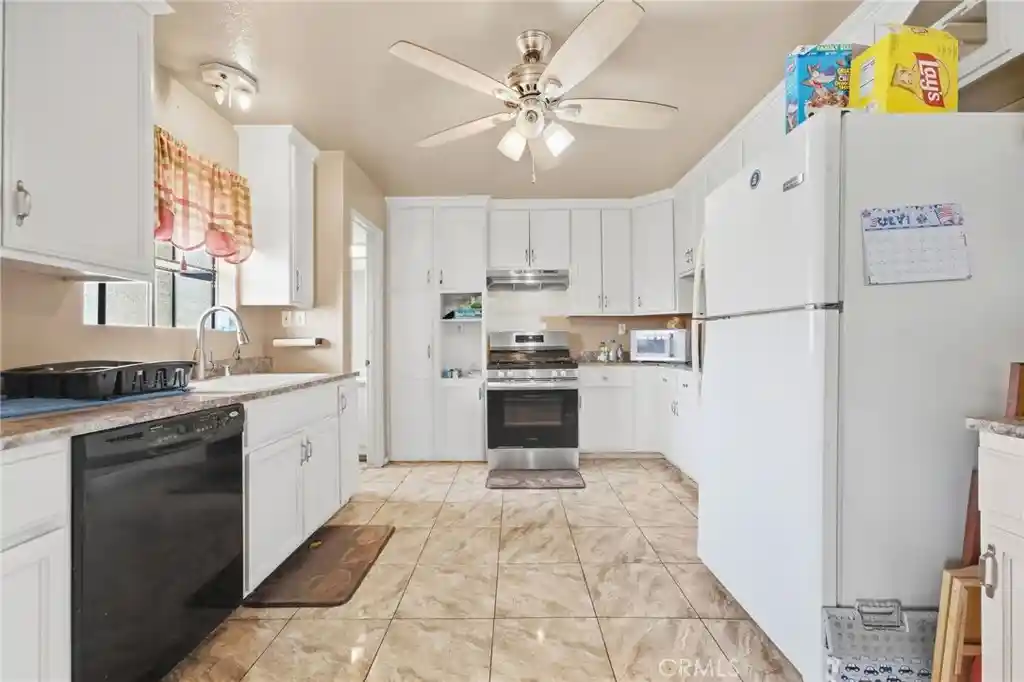 Condo for sale at 8634 Park St #3, Bellflower, CA 90706 | MLS# IV26210627
