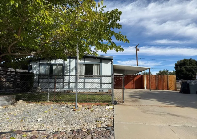 Manufactured home for sale at 19102 Westlawn, Hesperia, CA 92345 | MLS# PW26210855