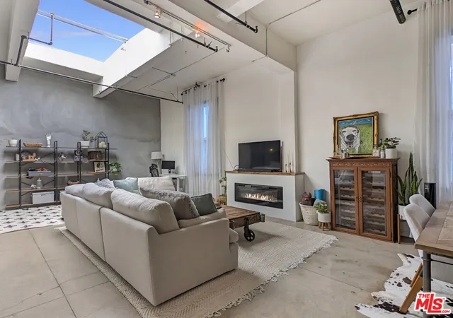 Photo 2 of Condo for sale at 738 S Los Angeles St #707, Los Angeles, CA 90014 | MLS# 26993663 | Listing updated on 2026-09-30