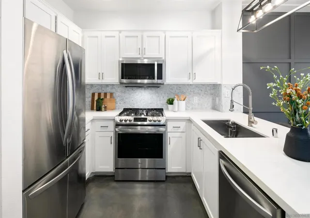 Listing Photo 1 - Condo for sale in building located at 450 J, San Diego, CA 92101 - Unit #5151