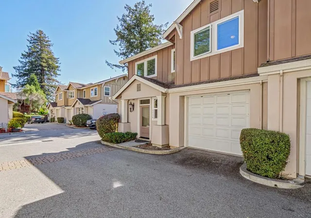 Photo 3 of Townhouse for sale at 133 Kennan St #A, Santa Cruz, CA 95060 | MLS# ML82062230 | Listing updated on 2026-10-12