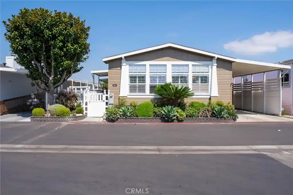 Listing Photo 1 - Condo for sale in 4411 Waimea located at 4411 Waimea, Huntington Beach, CA 92649 - Unit 4411 Waimea