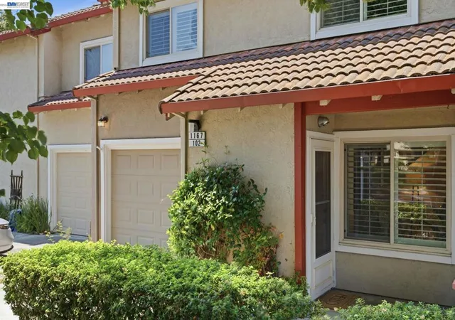 Photo 2 of Townhouse for sale at 1167 Saint Matthew Pl #102, Concord, CA 94518 | MLS# 41149613 | Listing updated on 2026-10-05