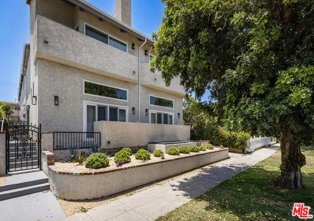 Photo 2 of Condo for sale at 1012 10th Street #3, Santa Monica, CA 90403 | MLS# 26992623 | Listing updated on 2026-10-10