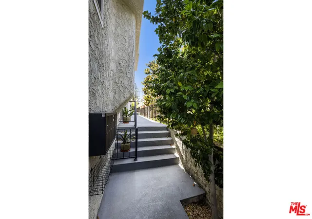 Photo 3 of Condo for sale at 1012 10th Street #3, Santa Monica, CA 90403 | MLS# 26992623 | Listing updated on 2026-10-10