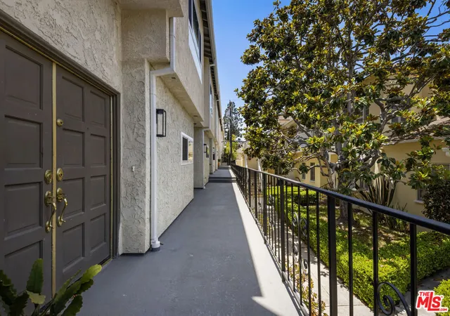 Photo 3 of Condo for sale at 1012 10th Street #3, Santa Monica, CA 90403 | MLS# 26992623 | Listing updated on 2026-10-10