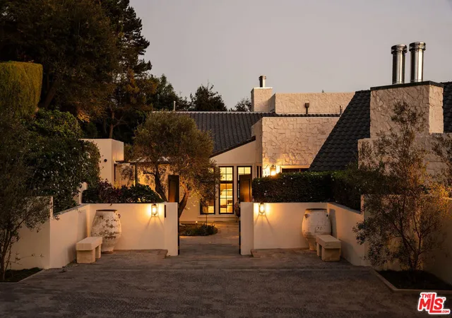 Photo 1 of Mansion for sale at 851 Strada Vecchia Rd, Los Angeles, CA 90077 | MLS# 26993795 | Listing updated on 2026-10-06