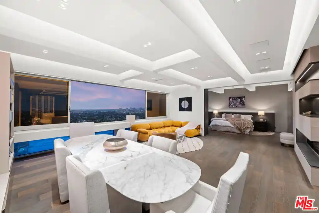 Listing Photo 2 - Condo for sale in 2220Th Ave Of The Stars located at 2220Th Ave Of The Stars, Los Angeles, CA 90067 - Unit #2606