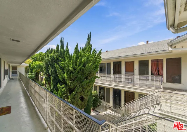Photo 3 of Multi family home for sale at 927 3rd Street, Santa Monica, CA 90403 | MLS# 26992555 | Listing updated on 2026-10-03