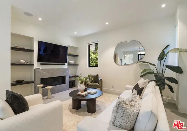 Photo 4 of Condo for sale at 923 Hilldale Ave, West Hollywood, CA 90069 | MLS# 26990865 | Listing updated on 2026-10-02
